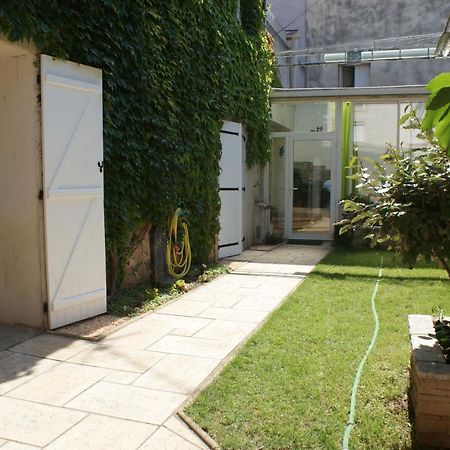 Spacieuse maison de village avec jardin patio Bessan Extérieur photo