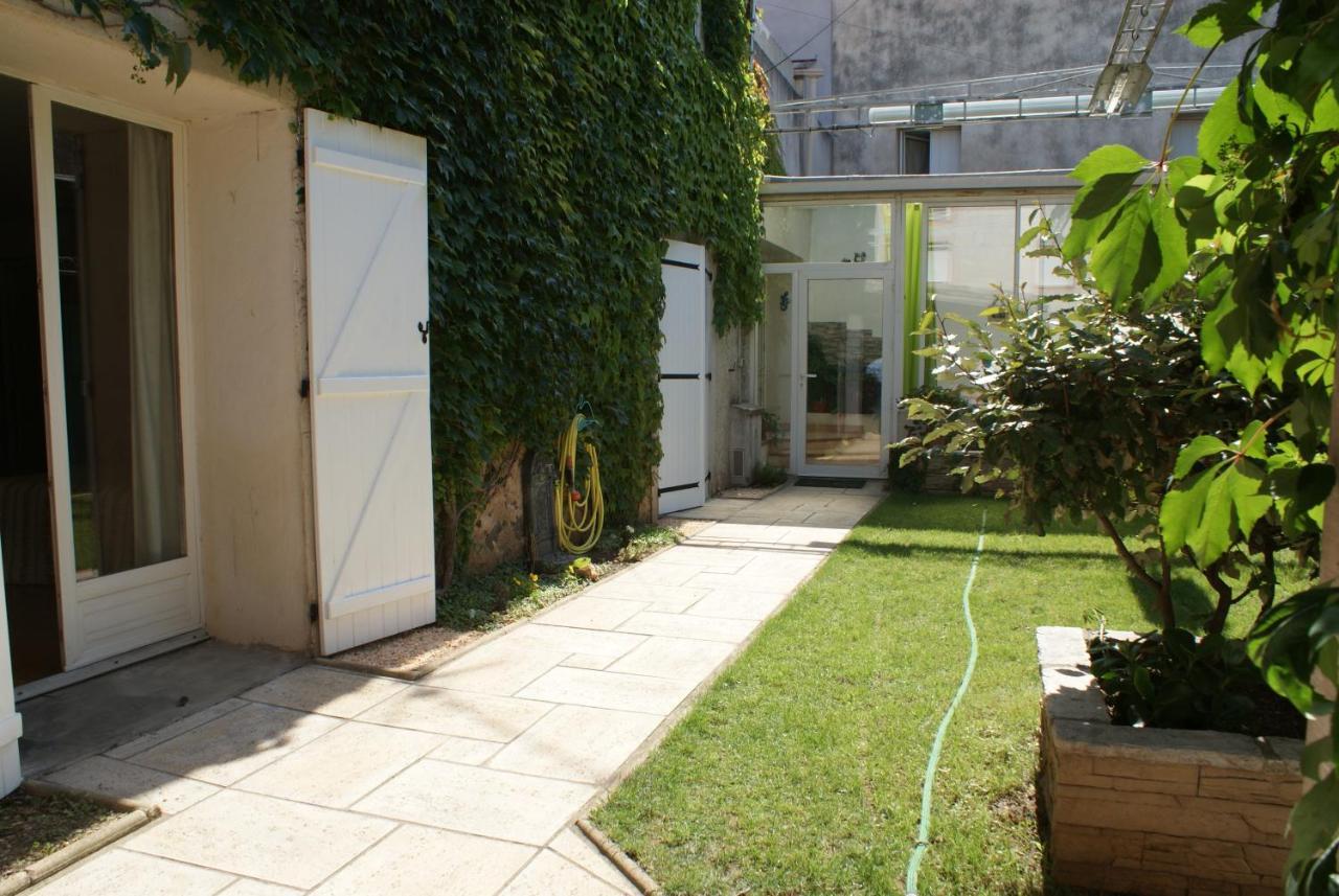 Spacieuse maison de village avec jardin patio Bessan Extérieur photo