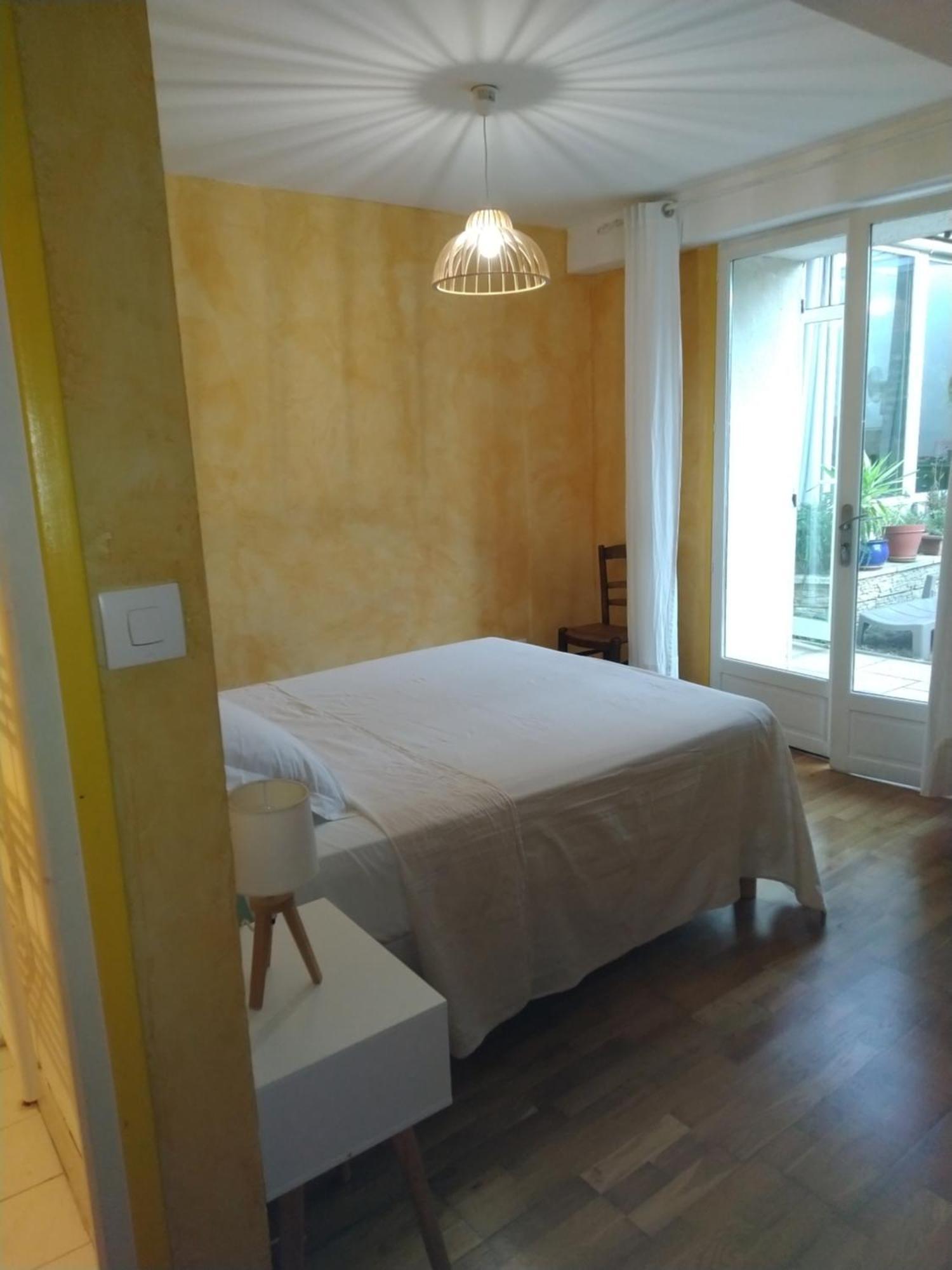 Spacieuse maison de village avec jardin patio Bessan Extérieur photo